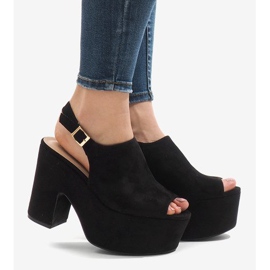 Černé sandály na masivním bloku 8263CA černá 2 Černé sandály na masivním bloku 8263CA černá 2