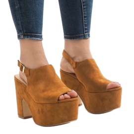 Velbloudí sandály na masivním bloku 8263CA béžový 1