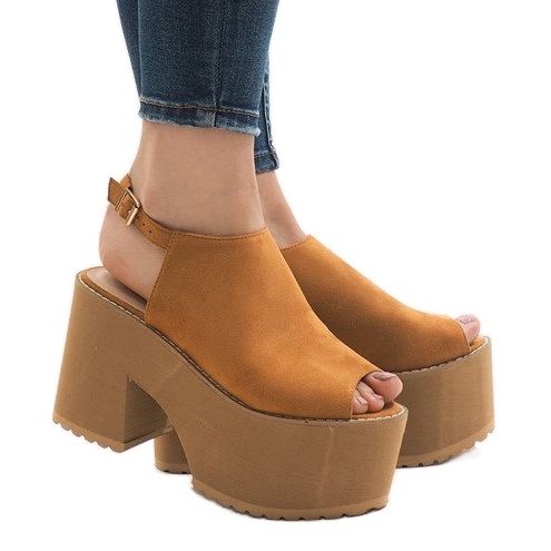 Velbloudí sandály na masivním bloku B8290 hnědý 2