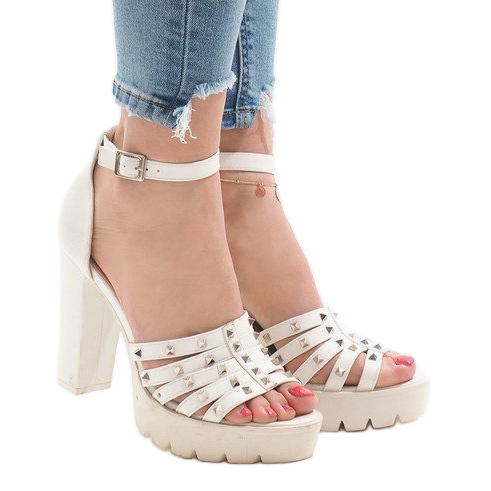 Bílé sandály na sloupku HQ8682 bílý 2