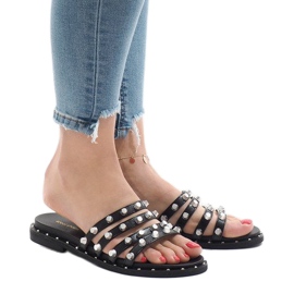 Černé pantofle s cvočky LK-2802 černá 1