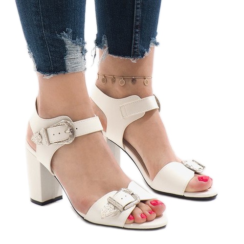 Bílé sandály na vysokém podpatku 173-855 bílý 1