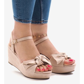 Růžové sandály na klínku s mašlí F055 červené 2 Růžové sandály na klínku s mašlí F055 červené 2