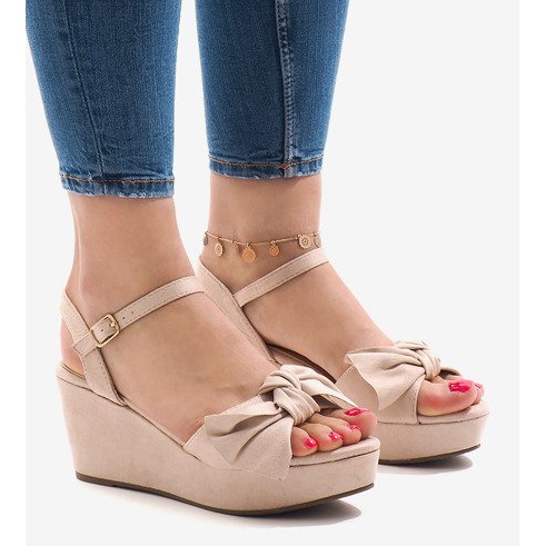 Růžové sandály na klínku s mašlí F055 červené 1 Růžové sandály na klínku s mašlí F055 červené 1