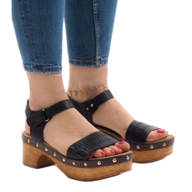 Černé sandály na platformě FM4142 černá 1 Černé sandály na platformě FM4142 černá 1