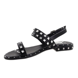 Černé sandály s cvočky C123 černá 2