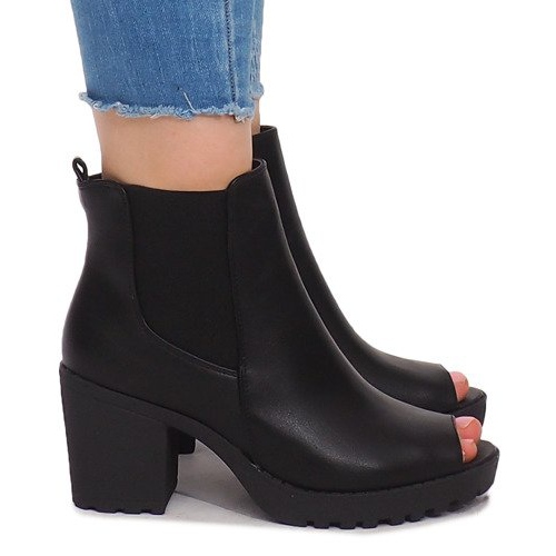 Otevřené boty na sloupku B2890 Černá 2