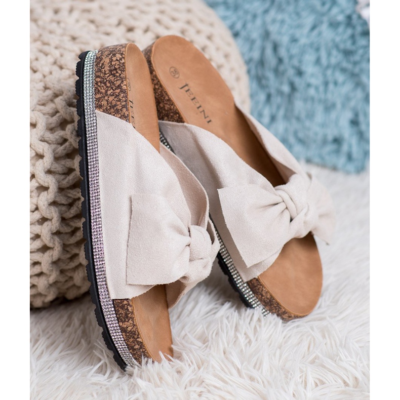 SHELOVET Semišové pantofle s krystaly béžový 2