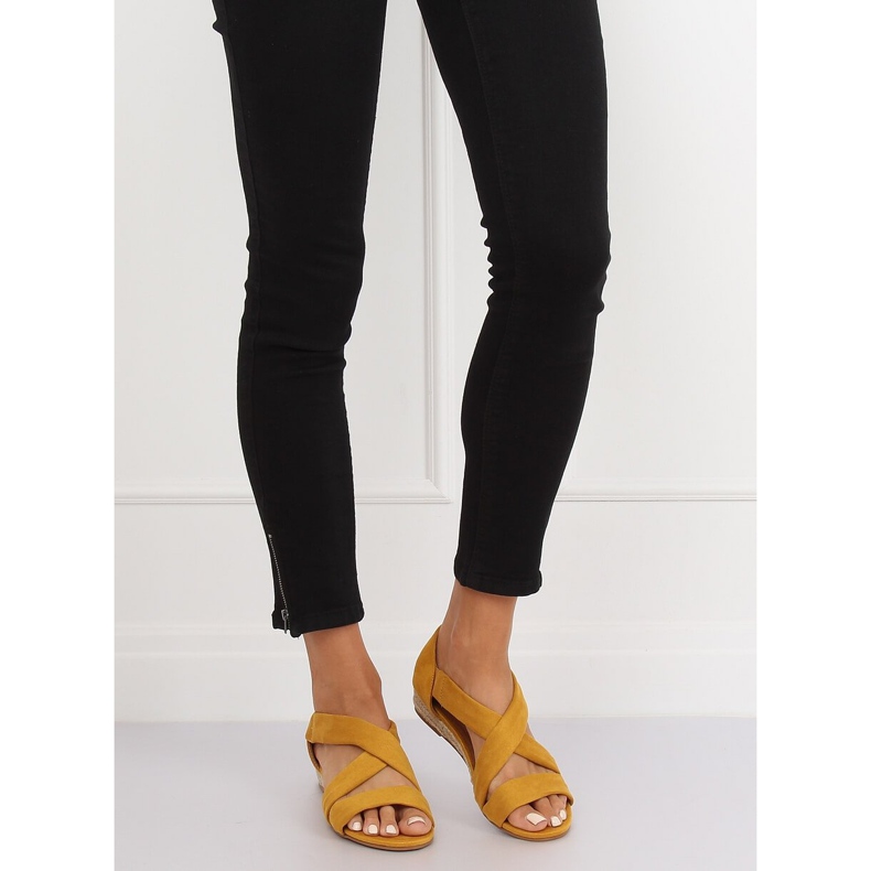 Žluté sandály espadrilles 9R72 Yellow žluť 2