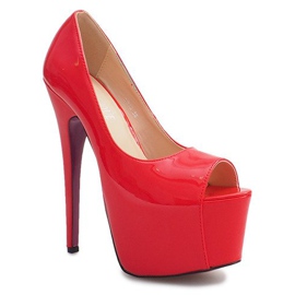 Vysoce lakované kolíky na červené platformě D913 1