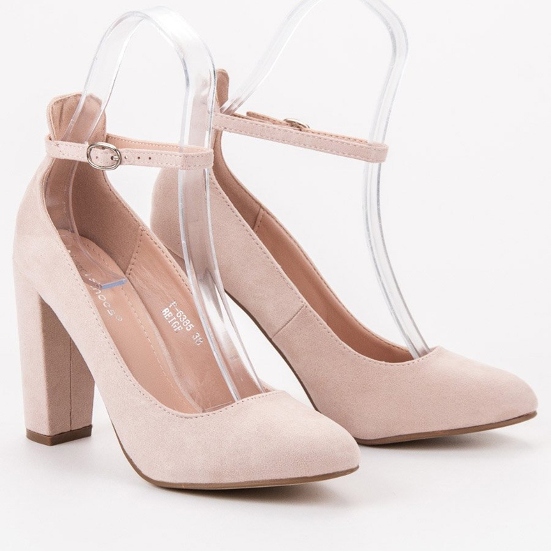 Ideal Shoes Lodičky zapnuté sponou hnědý 1