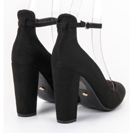 Ideal Shoes Lodičky zapnuté sponou černý 2