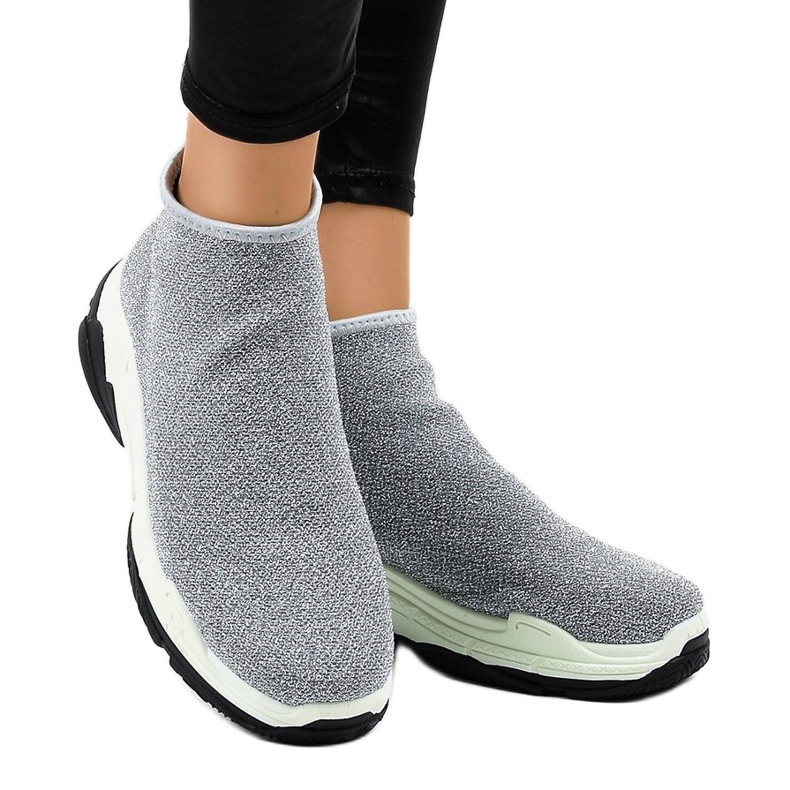 Šedé sportovní boty s gumičkou LA33P šedá 2 Šedé sportovní boty s gumičkou LA33P šedá 2