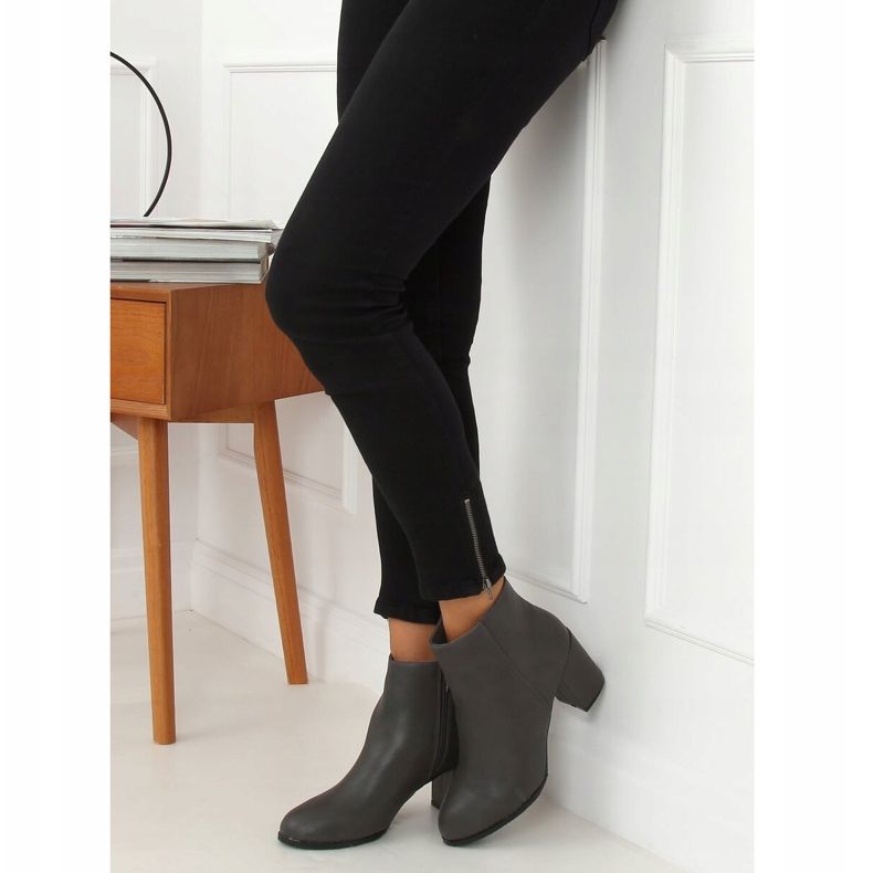 Klasické šedé vysoké podpatky 77-71 šedá 2