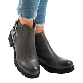 Šedé dámské kozačky na masivní podrážce M181 šedá 1