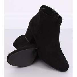 Černé kozačky na nízkém podpatku YQ216P Black černý 1
