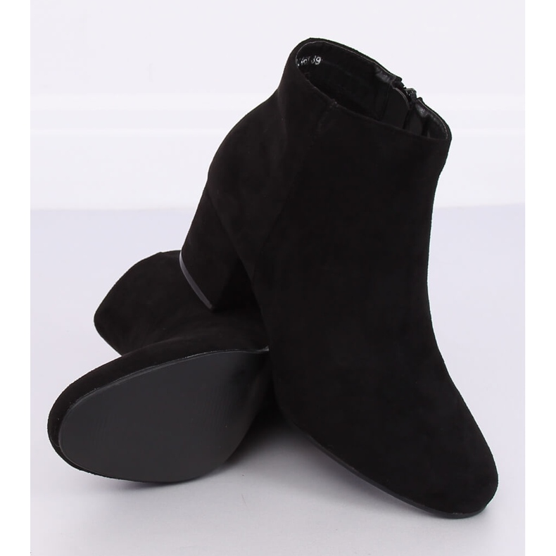 Černé kozačky na nízkém podpatku YQ216P Black černý 1
