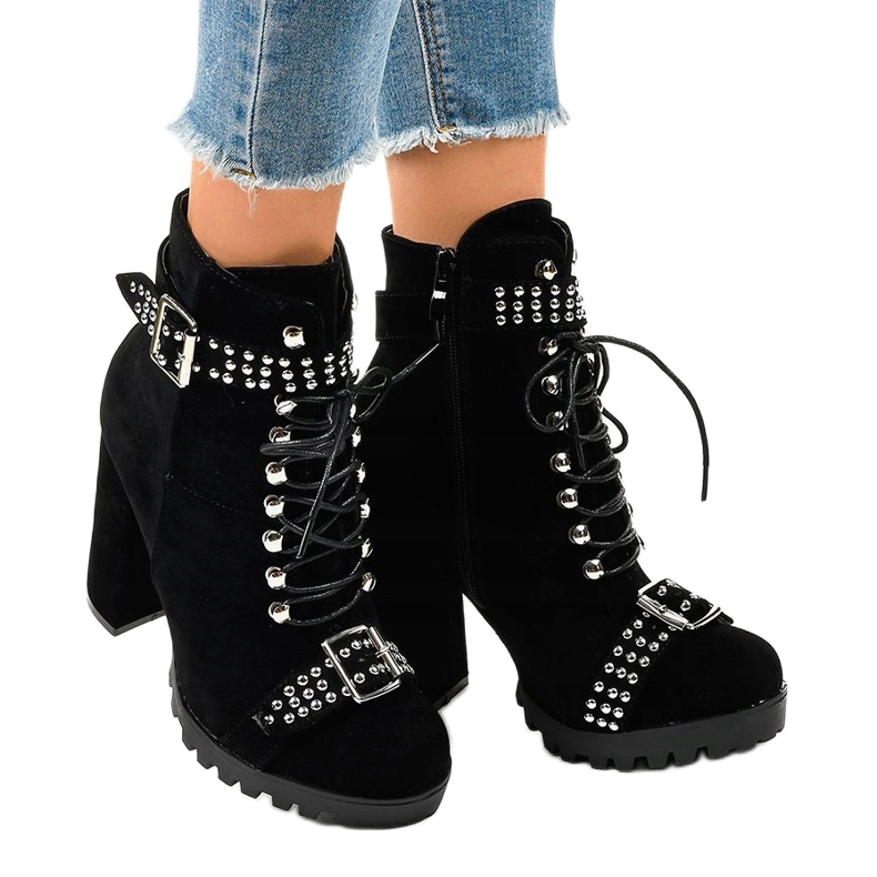 Černé semišové kotníkové boty na sloupku LS5071 černá 2