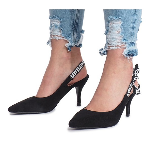 Černé sandály na podpatku od Love Paris černá 1