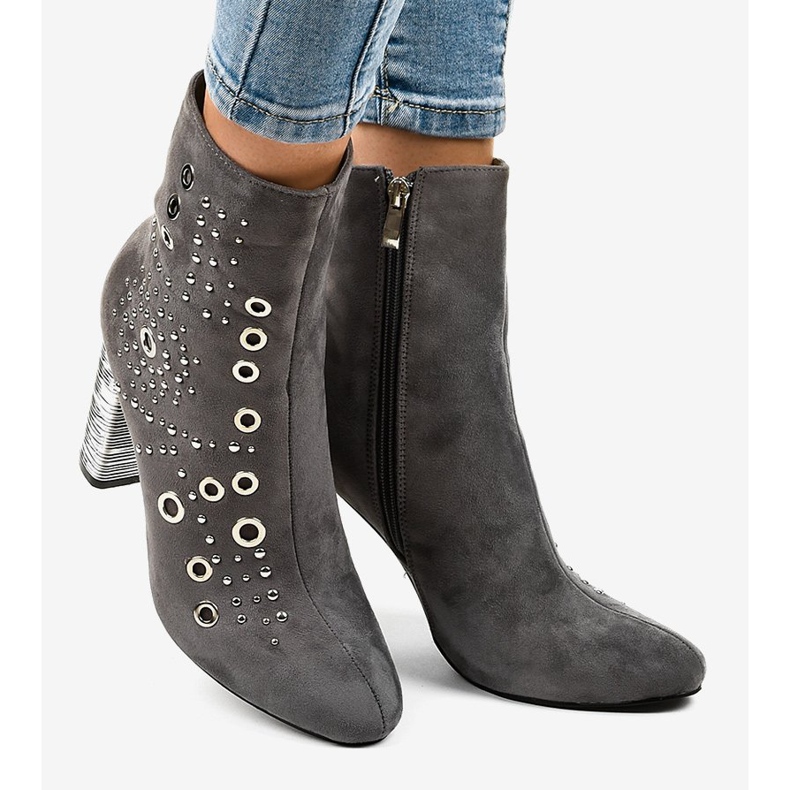 Šedé semišové boty na sloupku AE28P šedá 2