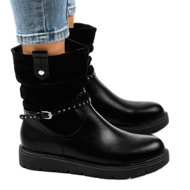 Černé kotníkové boty na ploché podrážce T190 černá 2
