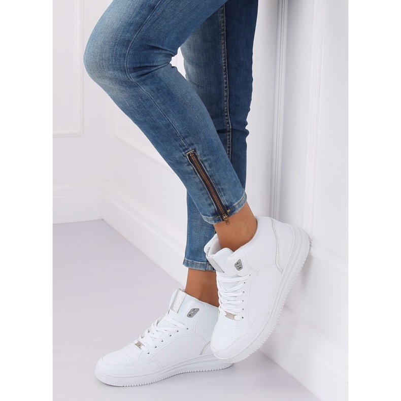 Bílé a stříbrné sportovní kotníkové boty 107-18 BÍLÁ / STŘÍBRNÁ bílý 2