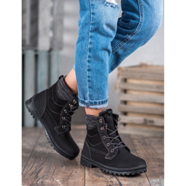 MCKEYLOR Black Trappers černá 1