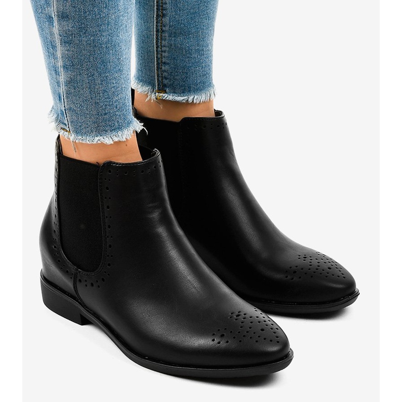 Černé boty s elastickým A-187 černá 1