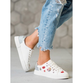 Bestelle Sportovní obuv s nášivkami bílý 1