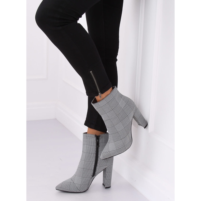 Černé kozačky na vysokém podpatku NS053P Houn Dstooth černá 1