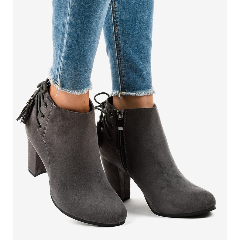 Šedé semišové kozačky na sloupku JA75 šedá 2