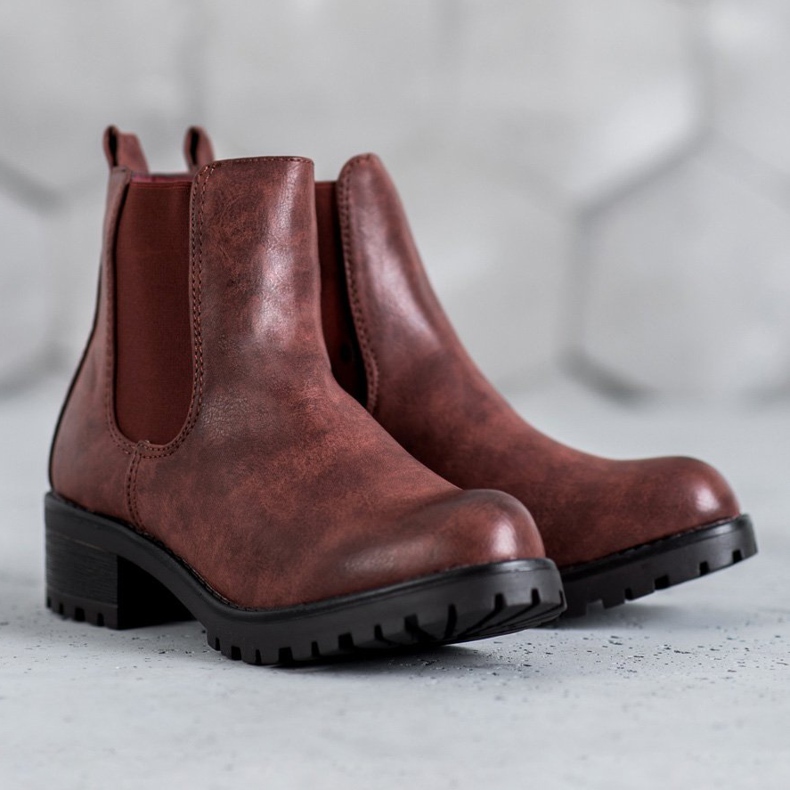 Jennika Boty na platformě červené 1