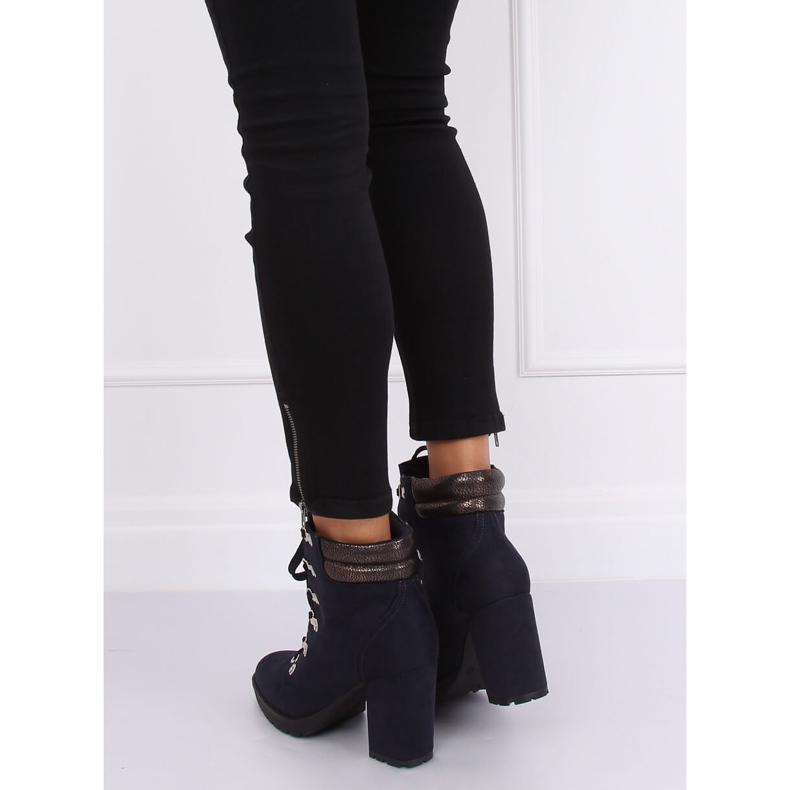 Tmavě modrá dřevěná obuv 8992 modrá námořnická modrá 1