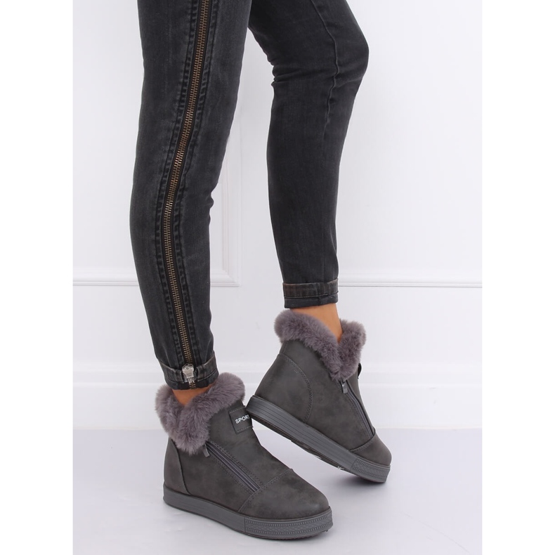 Šedé kotníkové tenisky s kožešinou W19-29 Grey šedá 2 Šedé kotníkové tenisky s kožešinou W19-29 Grey šedá 2