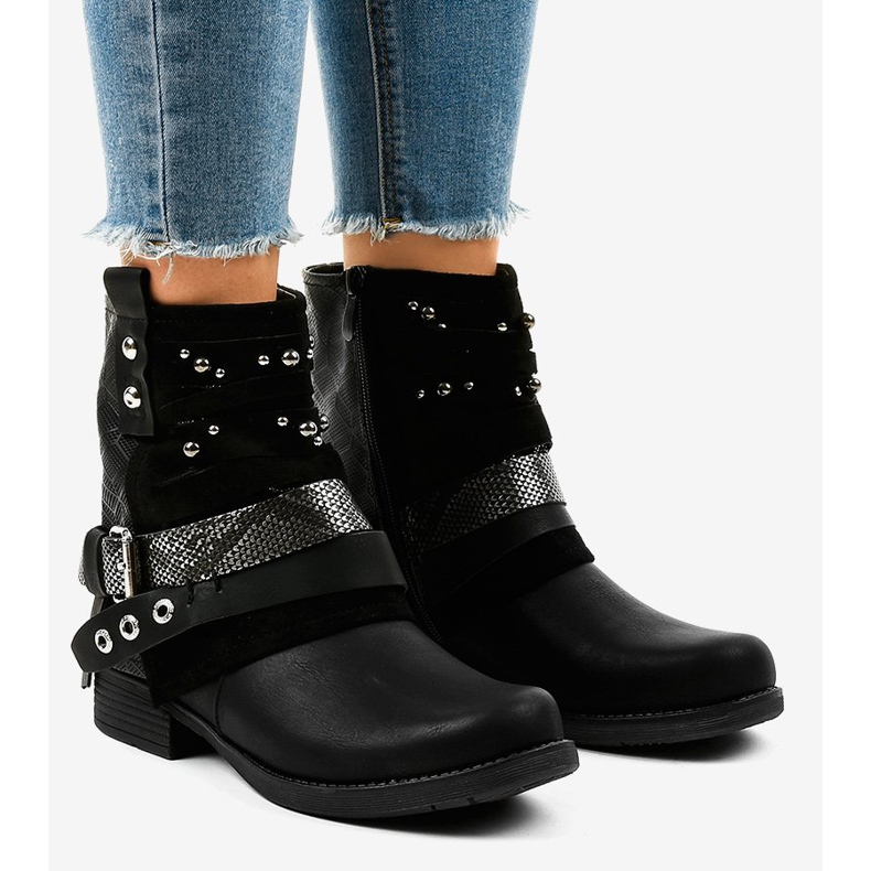 Černé zateplené boty, bohatě zdobené A-351 černá 1