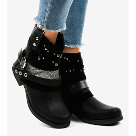 Černé zateplené boty, bohatě zdobené A-351 černý 2