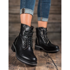 Nio Nio Přicházející dělníci na příspěvek černá 1