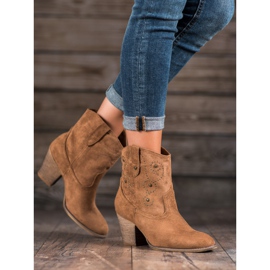 Small Swan Kovbojské boty na vysokém podpatku hnědý 1