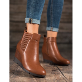 SHELOVET Boty na klínku hnědý 1 SHELOVET Boty na klínku hnědý 1