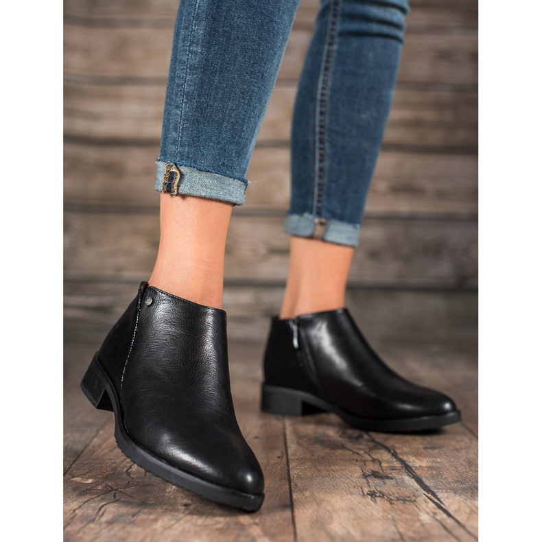 M.Daszyński Boty na podpatku černá 1