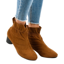 Hnědé semišové kozačky na sloupku JM5512M hnědý 1 Hnědé semišové kozačky na sloupku JM5512M hnědý 1