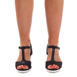 Černé sandály na klínku YH2709 černá 1