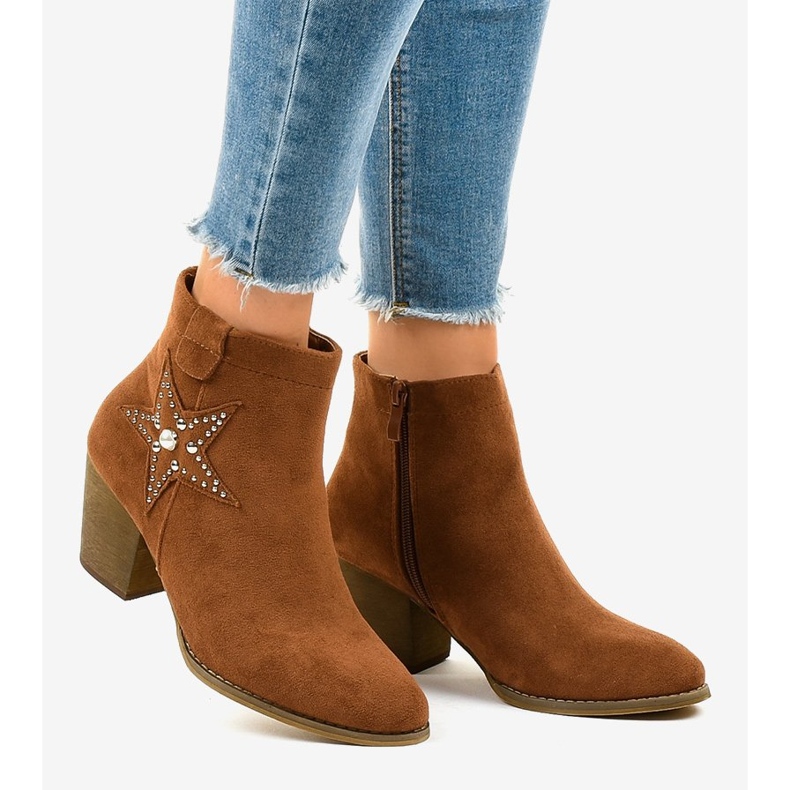 Hnědé semišové boty na sloupku hvězdy L88-163 hnědý 1