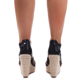 Sandály na klínku 100-575 Black černý 2