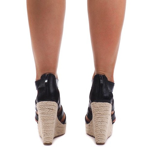 Sandály na klínku 100-575 Black černá 2