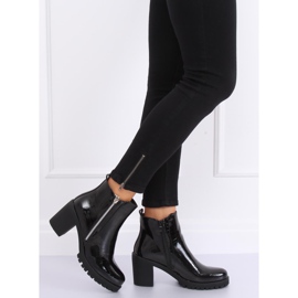 Černě lakované boty Chelsea DA37P Black černý 1