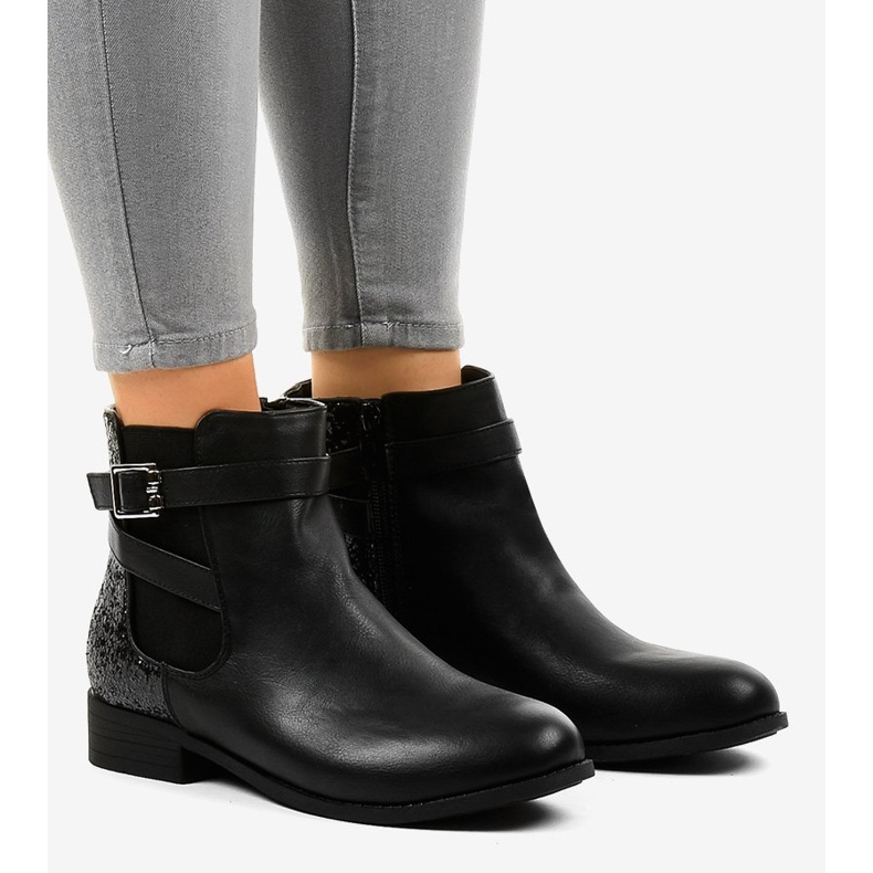 Černé ploché kotníkové boty s gumičkou a flitry C298-1 černá 1 Černé ploché kotníkové boty s gumičkou a flitry C298-1 černá 1