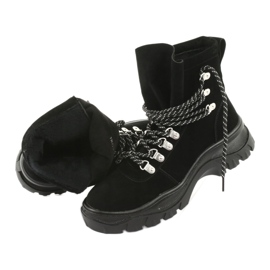 Černí lovci přivázali Sergio Leone TR729 černý 6