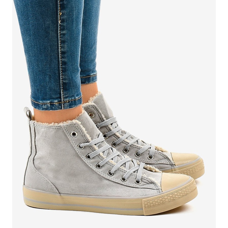 Šedé izolované tenisky T-040 šedá 2