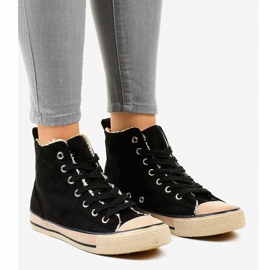 Černé izolované tenisky T-040 černý 1